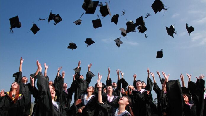 भारतीय छात्रों के लिए उपलब्ध Education Loan